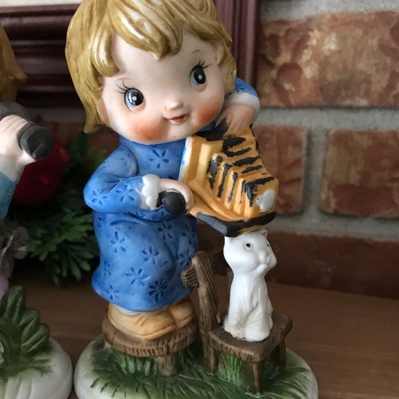 Rare Vintage 1970’s Porcelain Collector Set - Picture 7 of 9